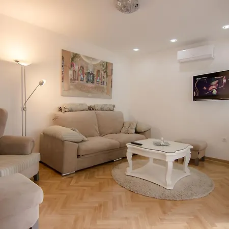 Near St. Sava Temple Apartment Belgrade