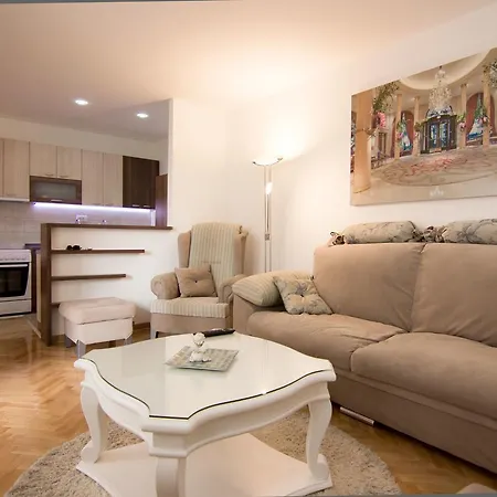 Near St. Sava Temple Apartment Belgrade